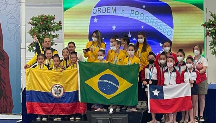 La selección de gimnasia rítmica AC2 de Colombia obtuvo su primera medalla de en la modalidad de tríos con aros.