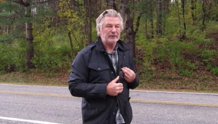 Encargado de entregar el arma a Baldwin rompe el silencio