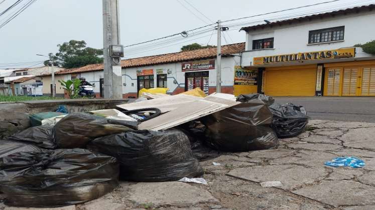 Una emergencia sanitaria se registra ante el cúmulo de basuras.