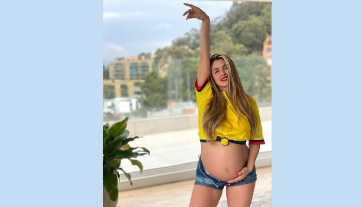 La presentadora ha logrado crecer sus seguidores de las redes sociales como Instagram, donde tiene actualmente más de 5 millones de usuarios, entreteniéndolos con sus fotos sensuales, video y consejos de belleza.