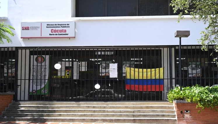 Los sindicatos adelantan una mesa de negociación con la Superintendencia de Notariado y Registro. /Foto: Jorge Gutiérrez / La Opinión