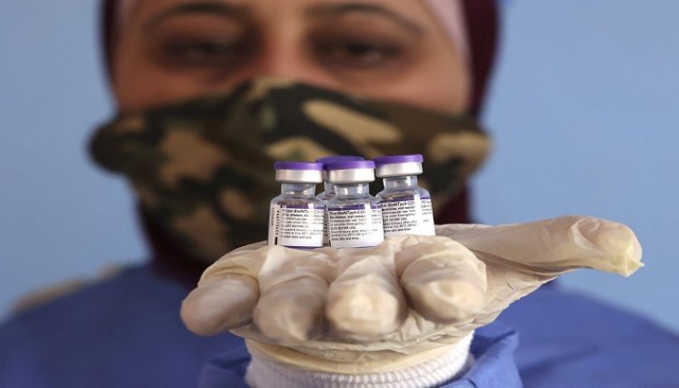 la EMA ha autorizado cuatro vacunas para la población en general: las de Pfizer y Moderna, de ARN mensajero, y las de AstraZeneca y Johnson & Johnson. /AFP