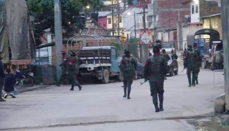 Los guerrilleros del Eln que entraron al casco urbano de Convención estuvieron 5 minutos cerca de un centro comercial y después se fueron, según el ministro Diego Molano: / Foto: Twitter