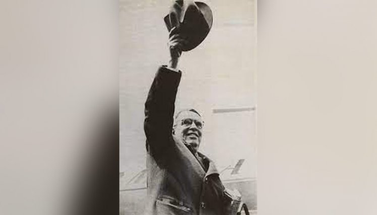 Eduardo Santos.
