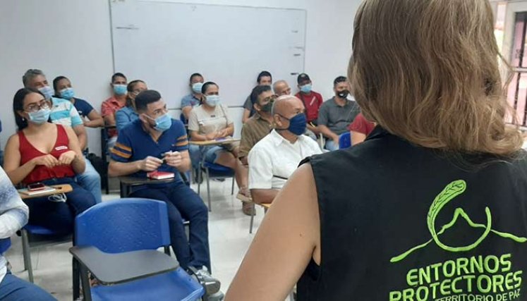 Excombatienes recibieron capacitación sobre economía./Foto cortesía