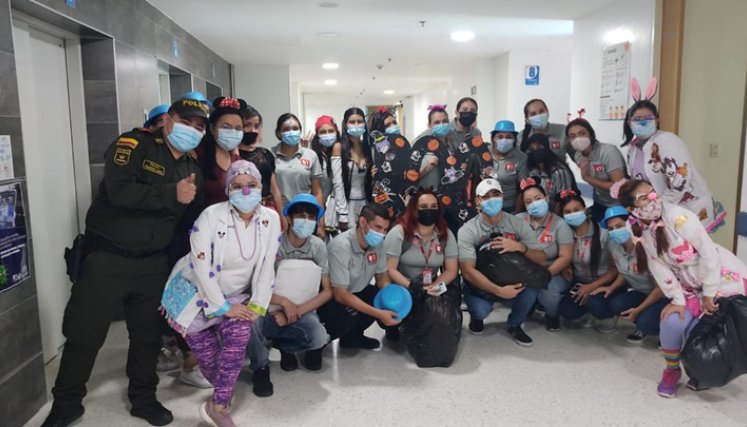Acompañados por estudiantes de Licenciatura en Educación Infantil de la Universidad Francisco de Paula Santander (UFPS), los integrantes de Happy Clown por un Sueño visitaron a los infantes y les brindaron un rato ameno.