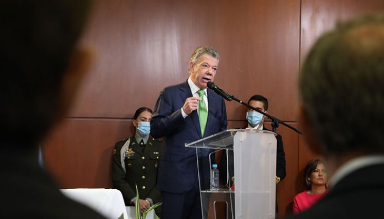 Santos dice que Duque busca reanudar diálogos con el Eln