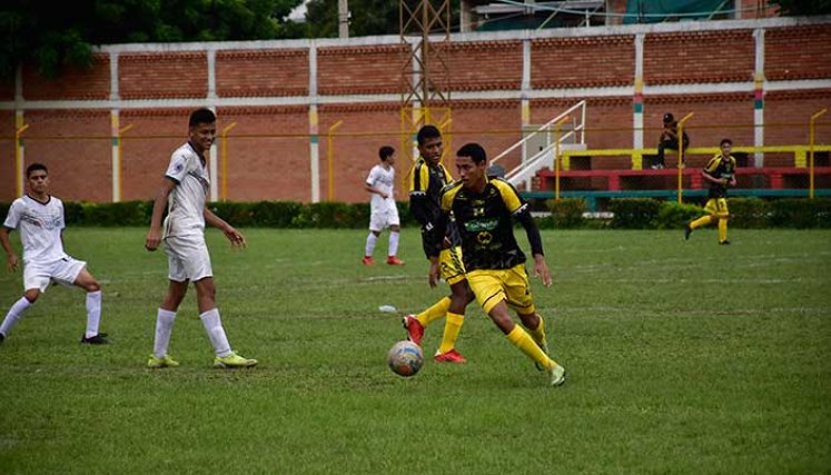 Con cinco equipos en Villa del Rosario se disputa el Interclubes de fútbol.