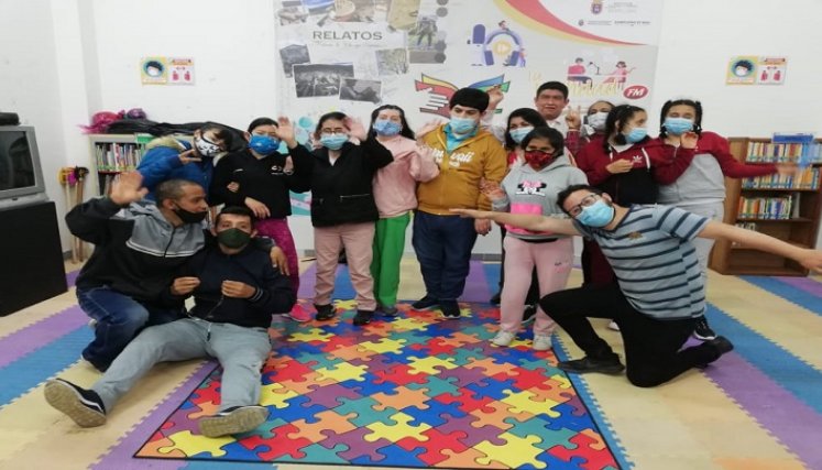 El grupo se reúne todo los jueves para practicar las puestas en escena. /Foto: Cortesía / La Opinión