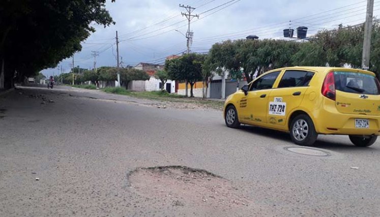 Ya no le caben más huecos a la avenida 17 de Aniversario II./foto Miguel Landazabal