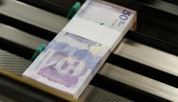 La prima es el pago al empleado de 15 días de salario dos veces al año.