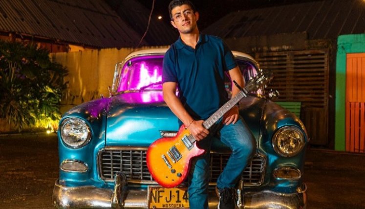 Juan C. Calvo combina la medicina con la música
