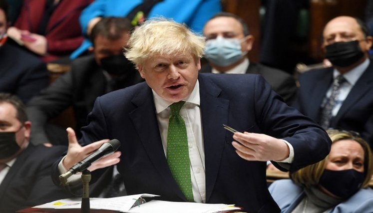 Boris Johnson pierde poder por escándalo