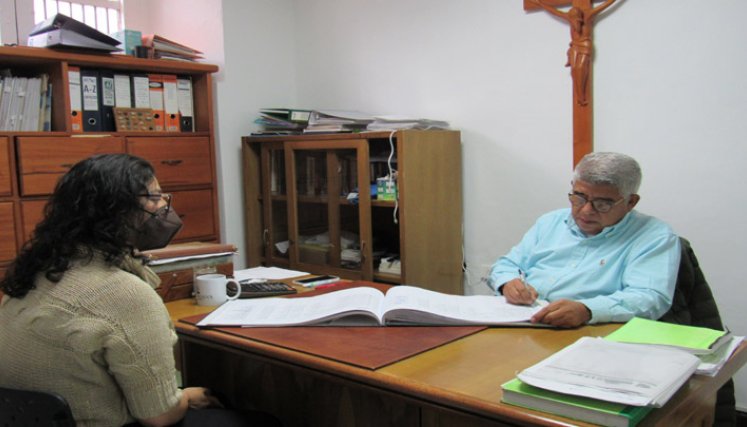  Ovidio Melo, está a cargo de la parte administrativa del plantel educativo. 