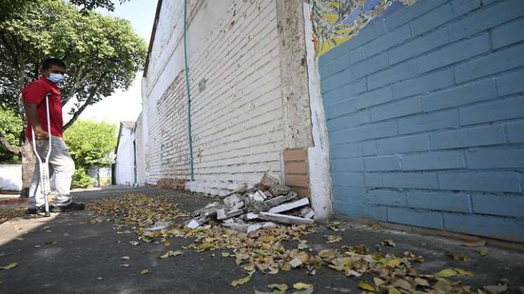 Padres de familia manifiestan que no enviarán a sus hijos al colegio, hasta que este no garantice todas las medidas sanitarias. /Foto: Cortesía / La Opinión 