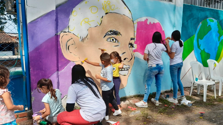 Entre todos pintaron y dieron vida al mural. 