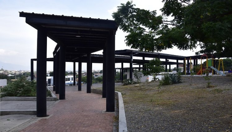 Los habitantes del sector piden la reparación de las luminarias, para evitar que los delincuentes se sigan refugiando allí.  / Foto: Pablo Castillo / La Opinión