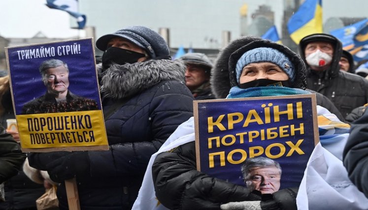 Regresó a Ucrania Petro Poroshenko