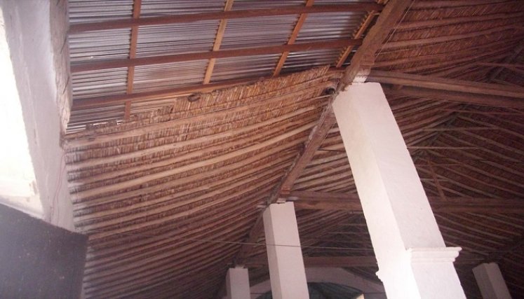 La comunidad busca mitigar el deterioro, mientras se interviene el templo.