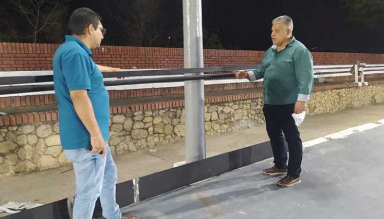 José Acevedo (derecha) presidente de la Federación Colombiana de Patinaje.