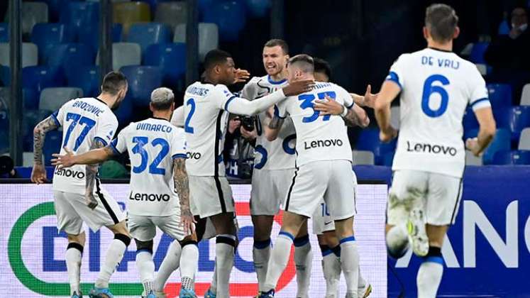 El Inter de Italia aigualó 1-1 en su visita al Nápoli del colomvbiano David Ospina.