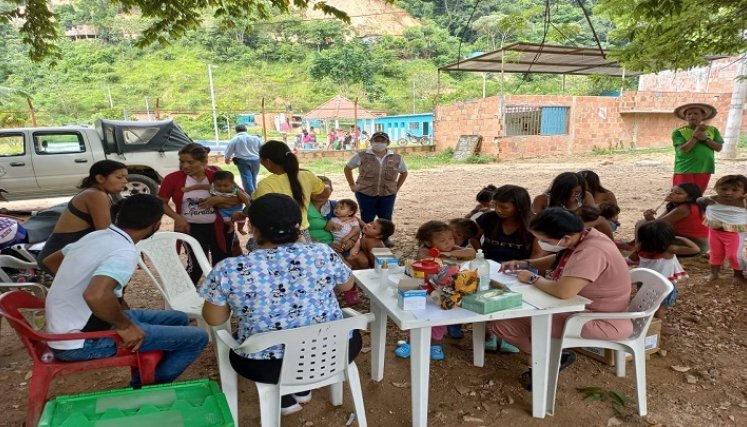 En la zona del Catatumbo se implementa un plan piloto para evitar el mal de Chagas. / Foto: Cortesía / La Opinión 