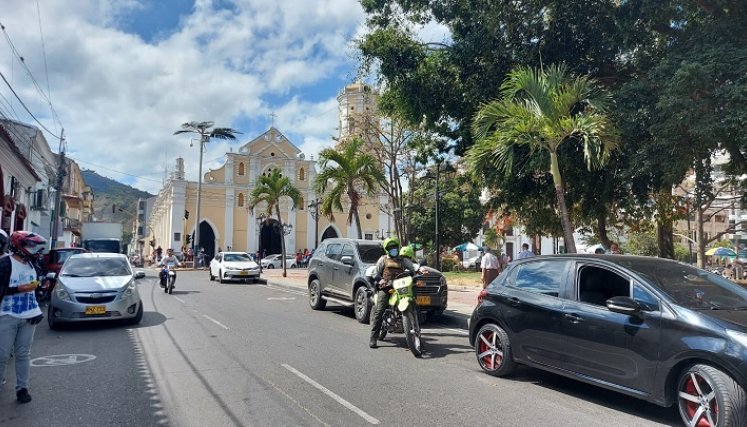 Los alféreces serán los encargados de controlar el tráfico vehicular.