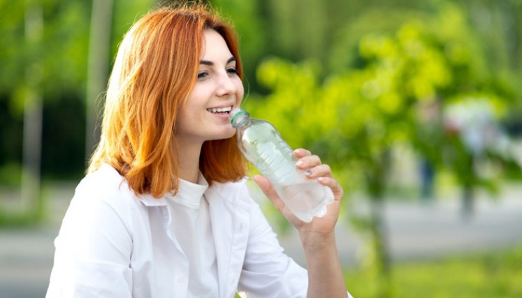 Consumir el líquido adecuado con los alimentos ayudará a mejorar el proceso. / Foto: Cortesía