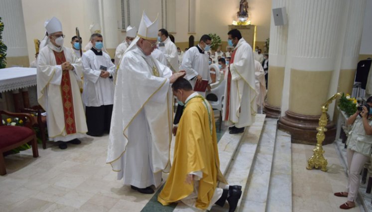 El nuevo obispo ha estado vinculado en las labores diocesanas en su ciudad de Cúcuta desde el año de 1998.
