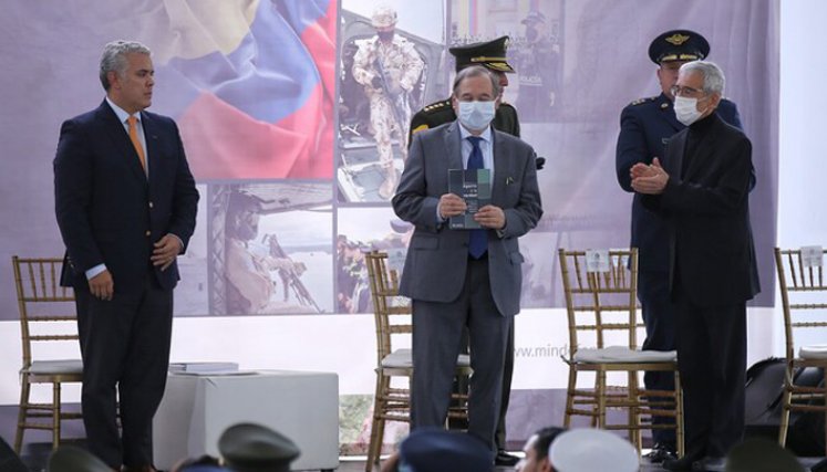 El presidente de la República Iván Duque Márquez en compañía del Ministro de Defensa, Diego Molano y la Cúpula Militar hacen entrega a la Comisión de la Verdad, a la Jurisdicción Especial para la Paz JEP y al museo de Memoria Histórica el informe "Aporte a la verdad: contexto de la fuerza pública para la memoria histórica".
