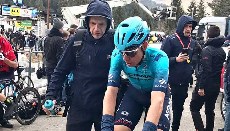 Un mal día tuvo el ciclista colombiano Miguel Ángel 'Supermán' López' en la Tirreno-Adriático.