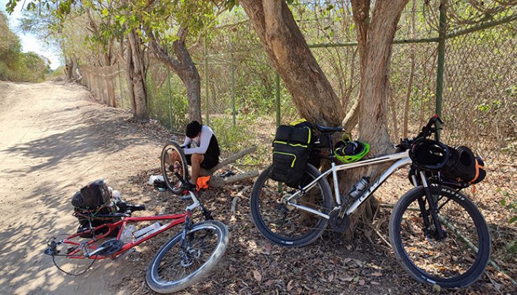 Sebastián Manrique y Mario Arias, aventureros en bicicleta. 