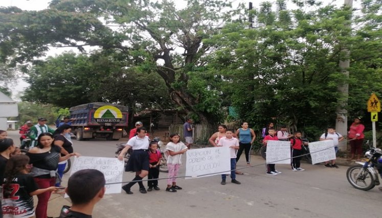 El bloqueo lo hicieron a la altura del sector conocido como La Aduana o J10 de la vía Tibú-Cúcuta. / Cortesía/La Opinión