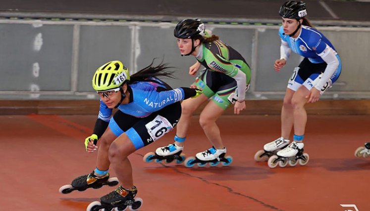 Keily Daniela Delgado patinaora cucuteña en escena en Gijón, España.