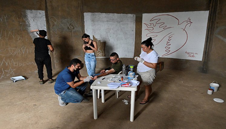 Arte en Colombia con sangre de tatuados.