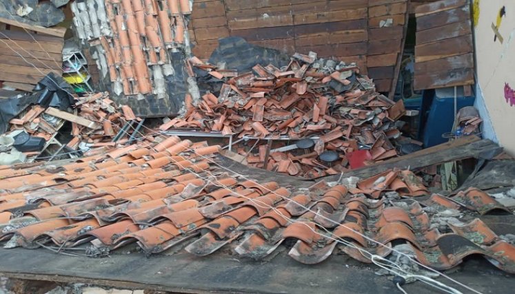 Techo del liceo de Seboruco colapsó desde hace meses. Foto : Cortesía / La Opinión