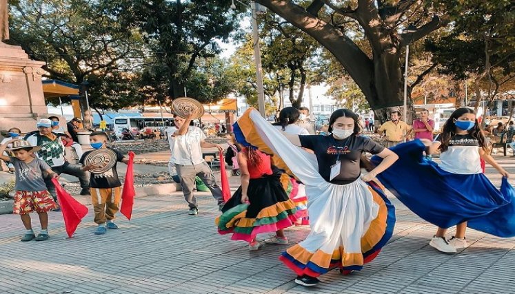 Danza en las calles con sus actividades en el parque Mercedes Ábrego/Foto: Cortesía./La Opinión