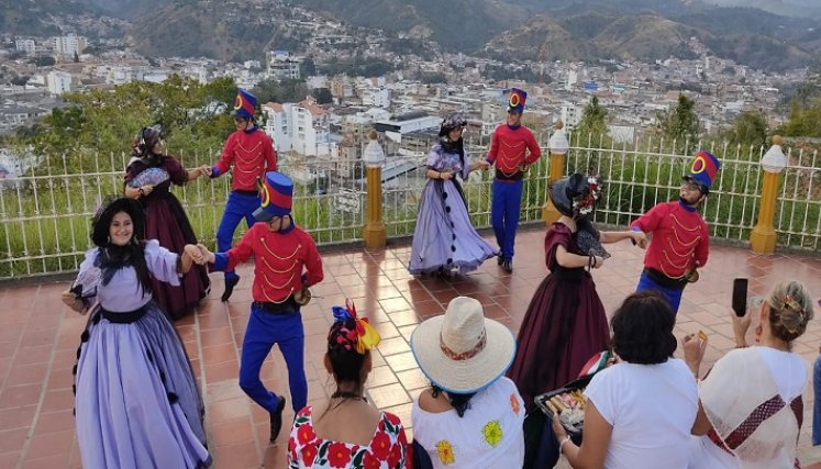 El grupo folclórico promueve las manifestaciones artísticas.