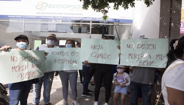 Acusan a Ecoopsos de obstruir atención de un bebé y poner en riesgo su vida 