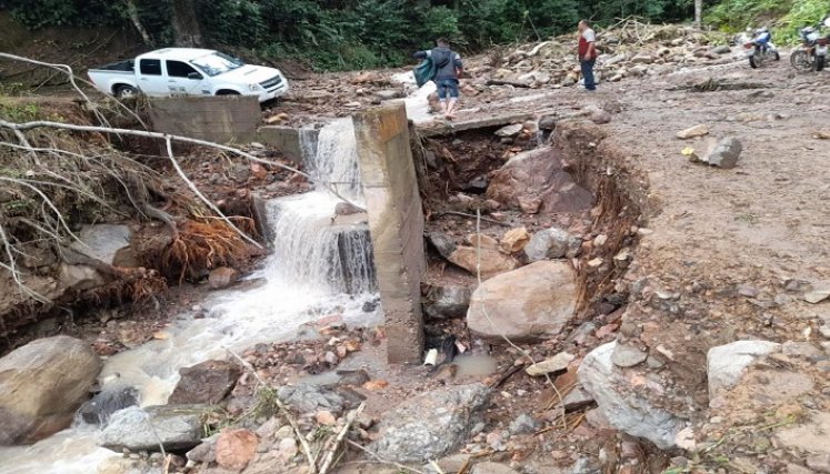 Una emergencia vial se registra en la zona del Catatumbo ante la ola invernal. Foto cortesía.