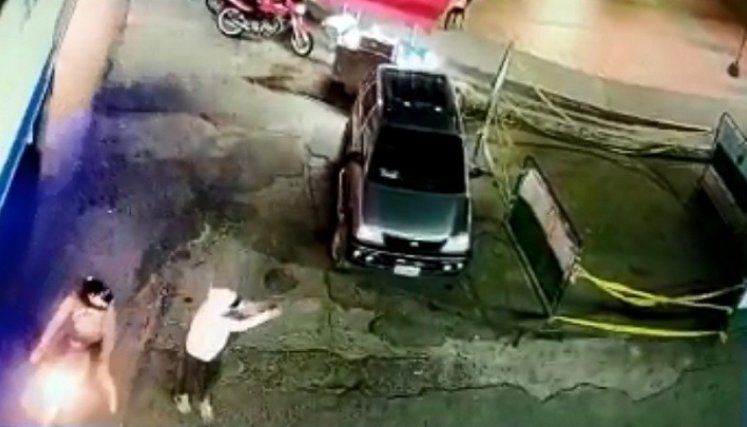 Los hechos que presuntamente cometieron los detenidos quedaron grabados en cámaras de seguridad.