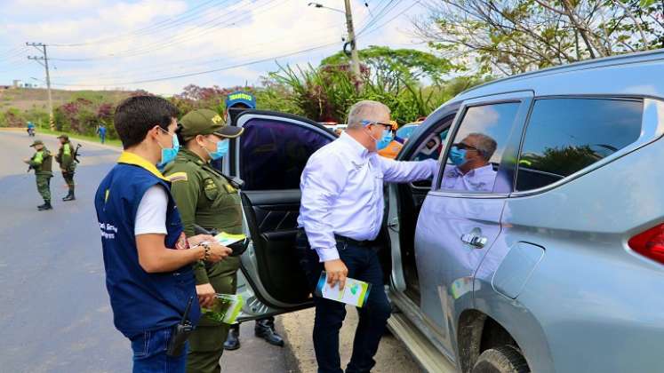 Miles de feligreses participan de los actos litúrgicos durante la Semana Santa en Ocaña. Las autoridades implementan medidas para mantener el orden.