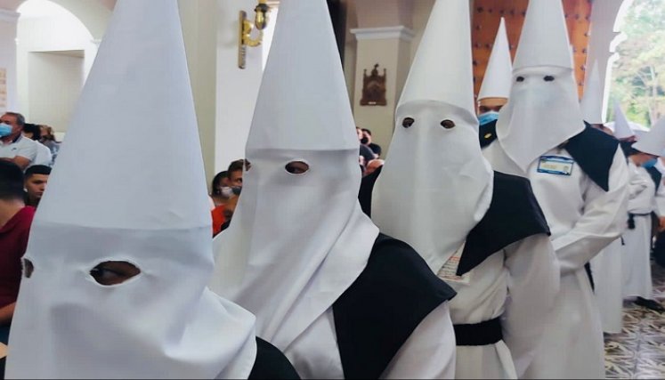 Las mujeres juegan papel fundamental dentro de la organización de la Hermandad de Jesús Nazareno en Ocaña.