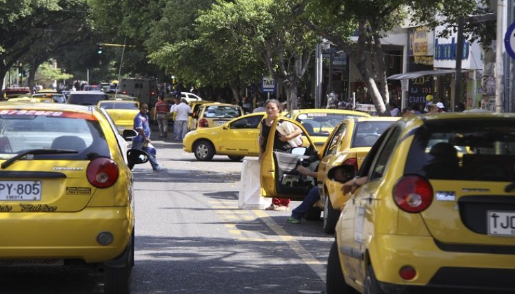 Taxistas subieron tarifa mínima y aún no hay decreto