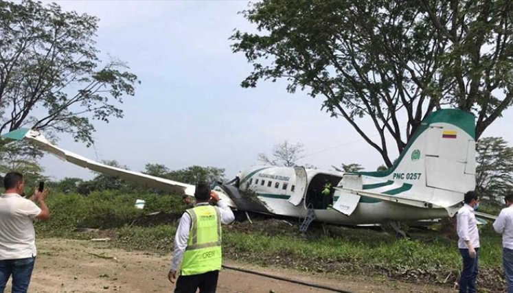 El avión aterrizó de emergencia. 