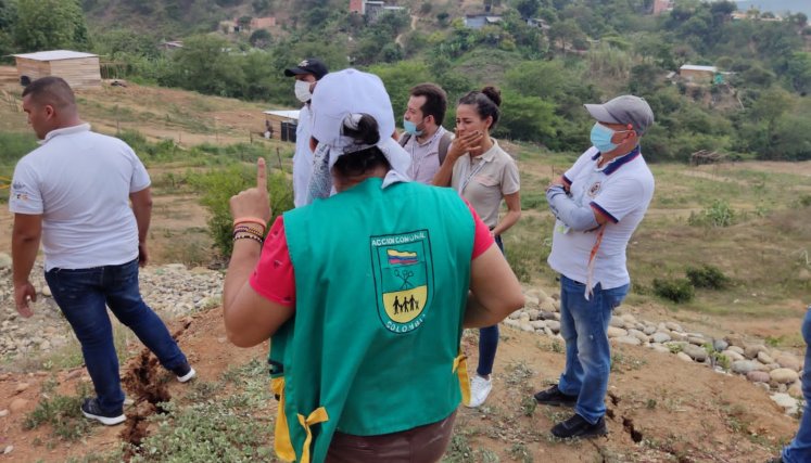 enormes grietas se abrieron en el barrio la Ermita dejando a 15 familias damnificadas./Foto cortesía