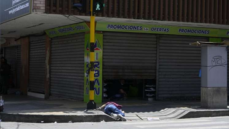 El hombre intentó huir, pero cayó sin vida unos metros más adelante.