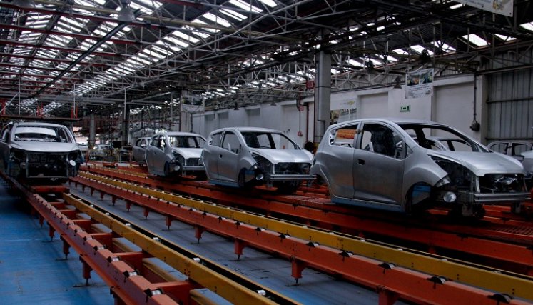 Automotrices chinas podrían suspender producción por confinamiento Shanghái