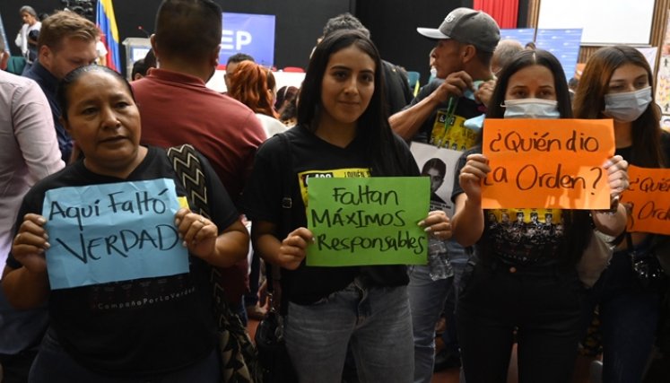 Los reclamos de los familiares de las víctimas de falsos positivos.