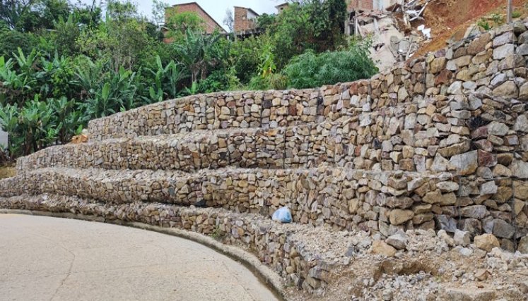 Se agrava la situación en Convención ante el desplome de los gaviones construidos para mitigar los riesgos de la falla geológica. / Foto: Cortesía / La Opinión 